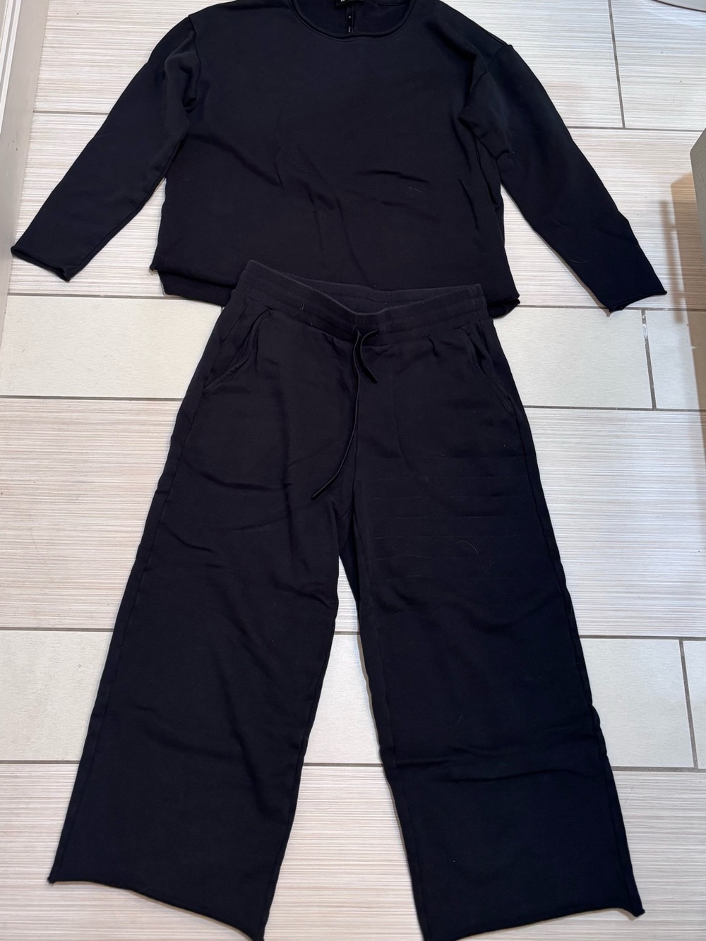 Cozy Earth Women's Chelsea Cropped Set- black, size medium